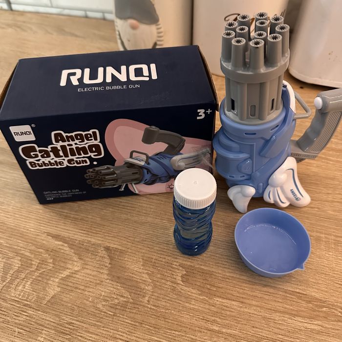 Бульбашковий пістолет , мильні бульбашки