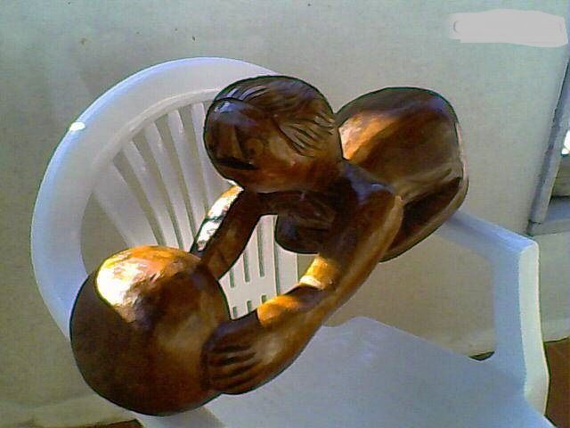 Escultura Brinca com a Bola