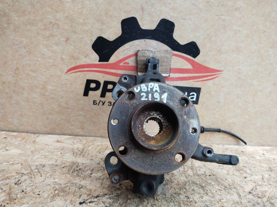 Lancia Ypsilon III 11- цапфа ступица поворотный кулак передний левый