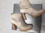 Botins da Via Uno - Cor Bege -Tamanho 38