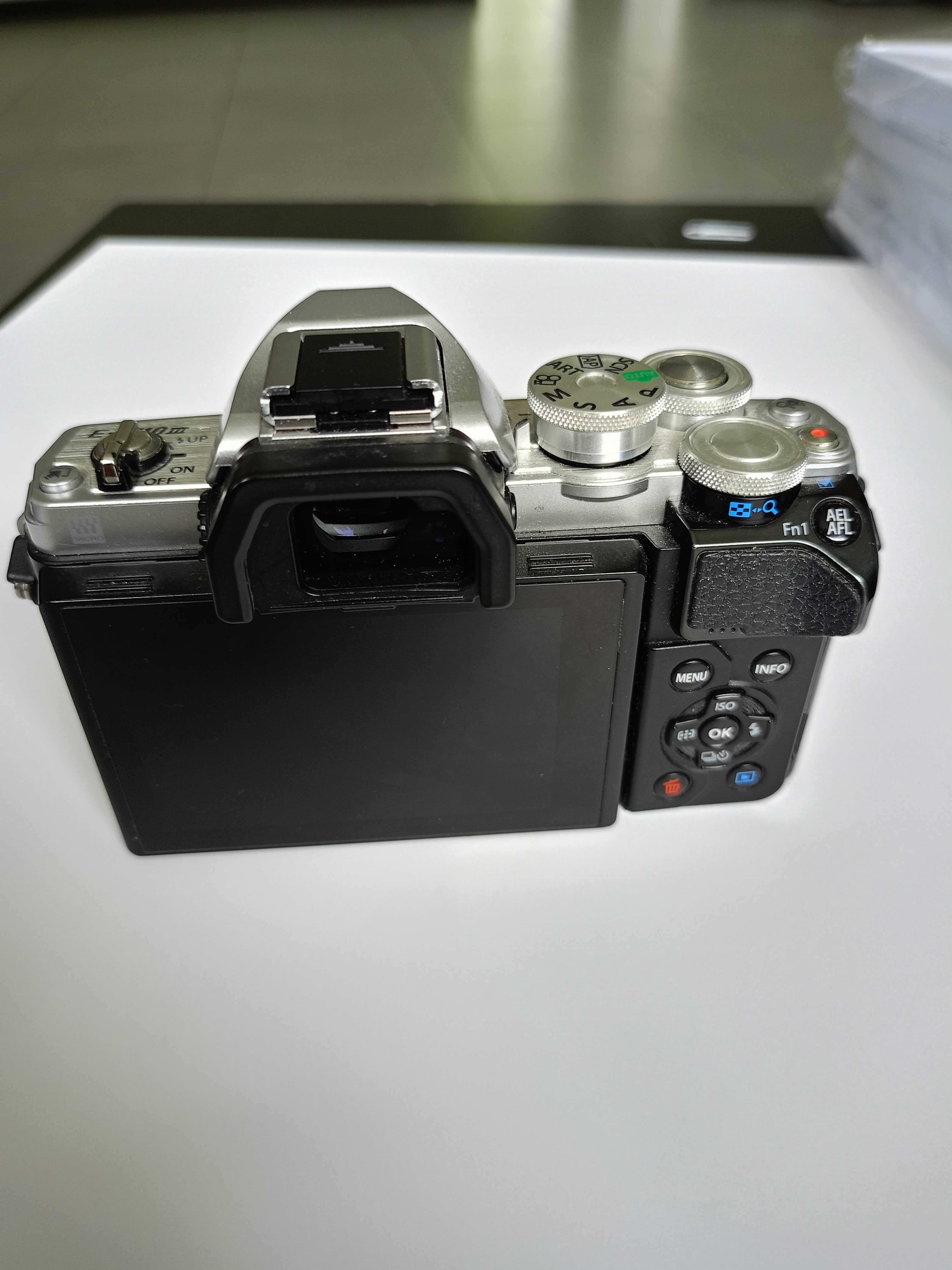 Olympus OM-D E-M10 Mark III + obiektyw M.Zuiko 14-42 mm