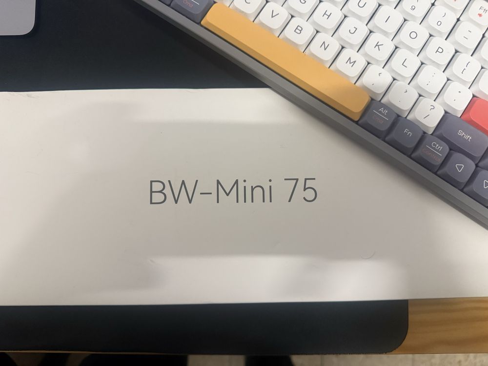 Teclado BW mini-75 | BT + Wireless + Cabo