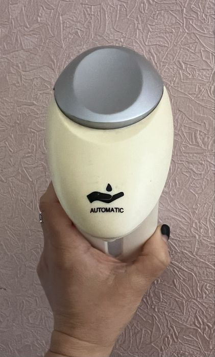 Autimatyczny dozownik do mydła