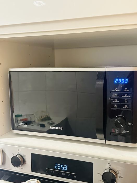 Micro-ondas SAMSUNG com Grill 23L