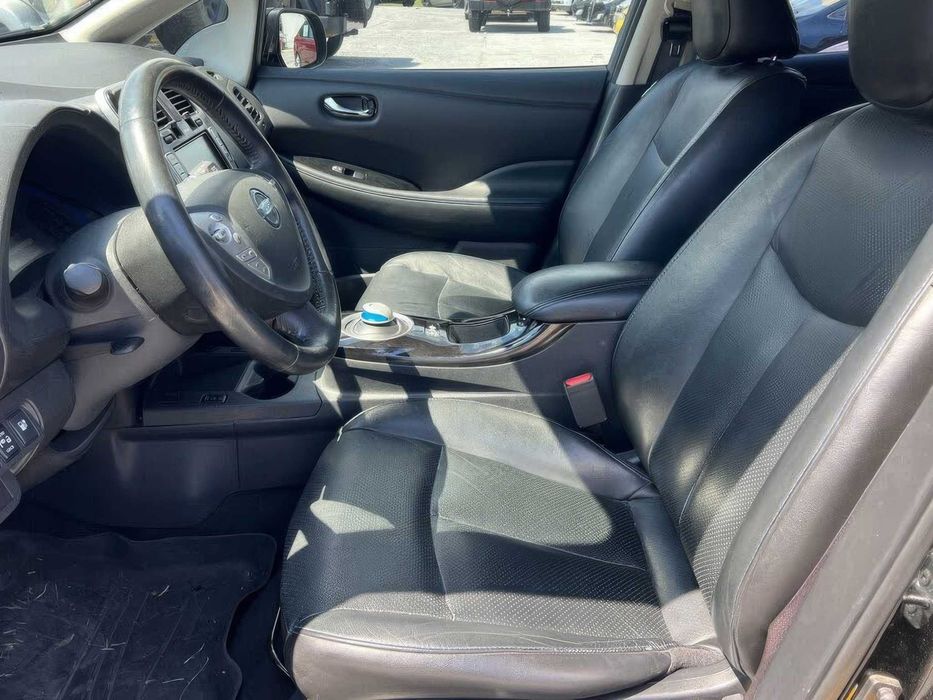 Nissan LEAF SL      2015