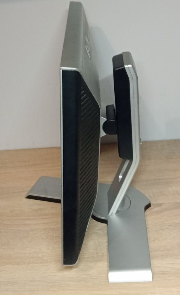Monitor Dell 19" 1907FPt Pivot, DVI, VGA, hub USB, kable