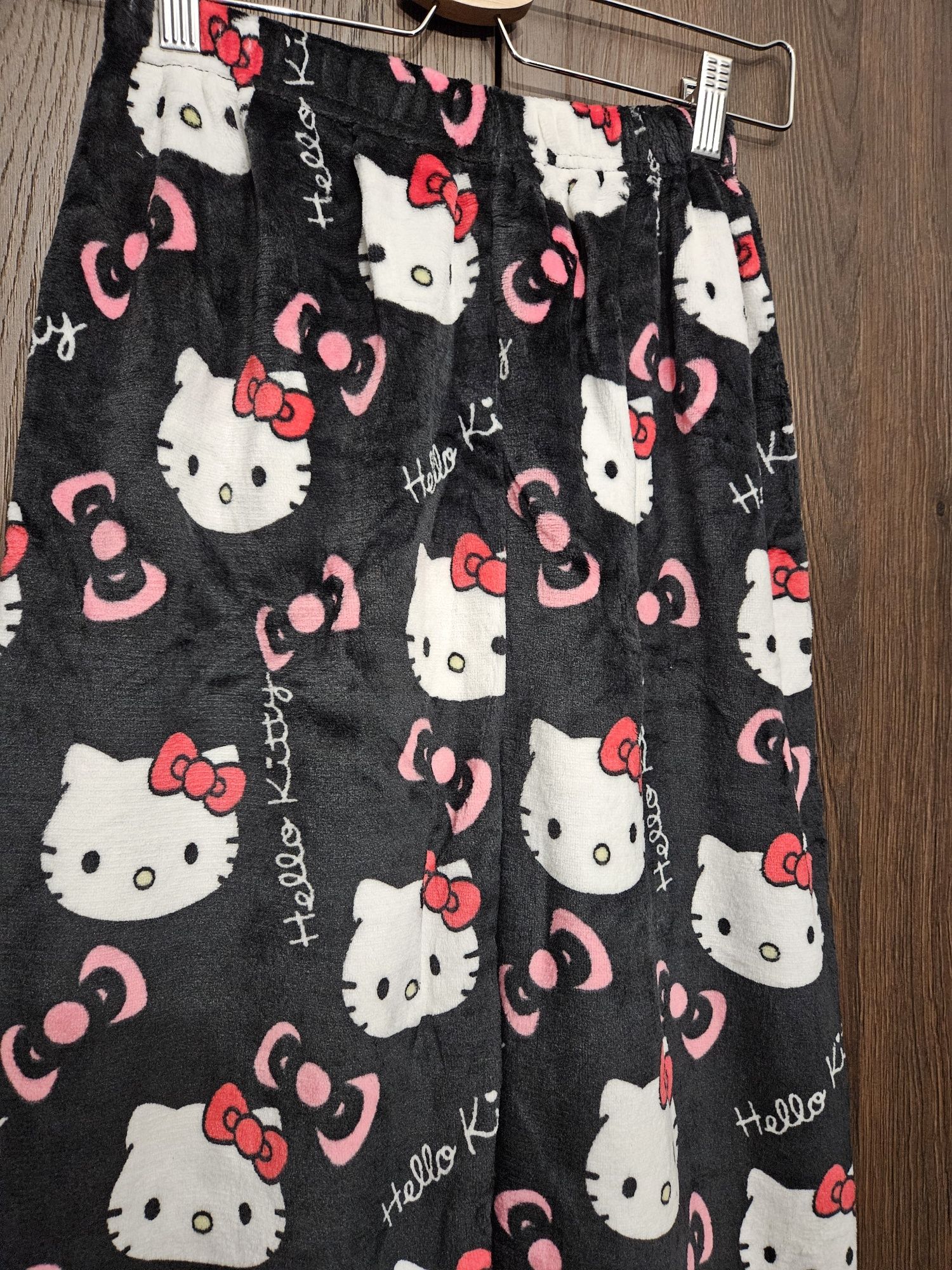 Hello Kitty spodnie piżamowe dresowe czarne i różowe nowe rozmiar S