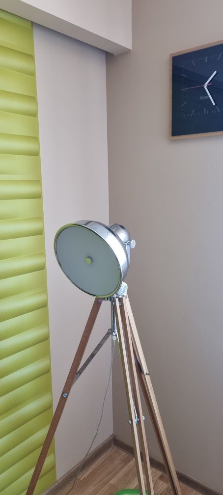 Lampa podłogowa LED