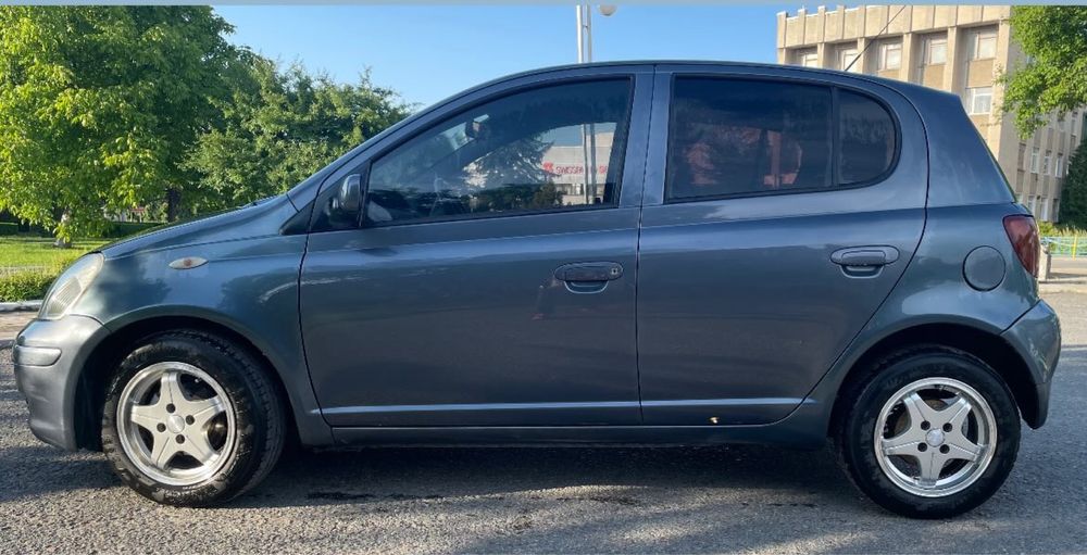 Toyota yaris 2005 року 1.0 газ/бендзин