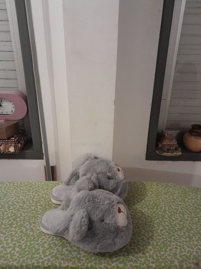 Vendo Chinelos de Senhora muito bonitos como novos