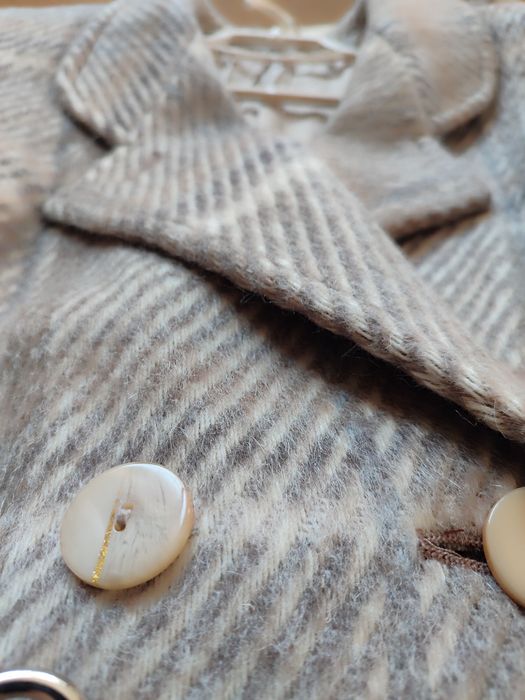 Якісний блейзер-пальтр у складі якого 20%мохеру,40%шерсті та 40%віскоз