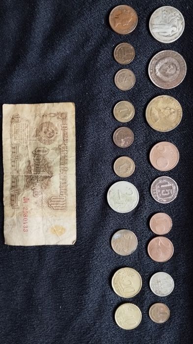 Продам старі монети