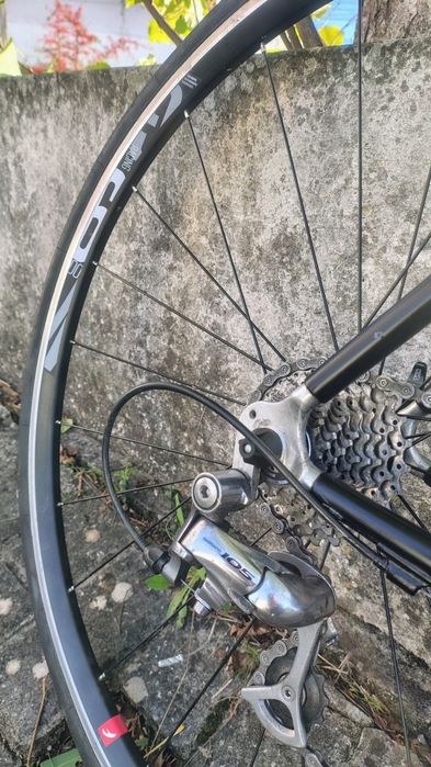 Bicicleta de estrada carbono barata  (trek madone)