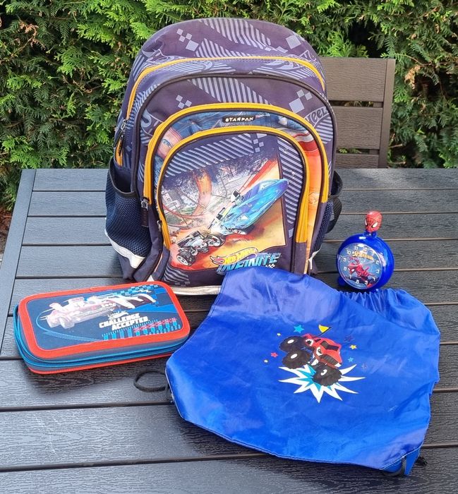 Zestaw tornister/plecak Hot Wheels, dwa piórnik, worek, zeszyty i inne