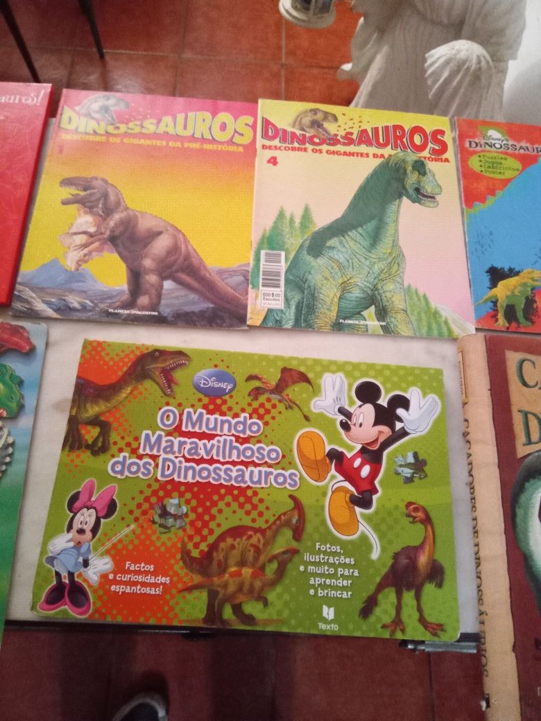 Conjunto de Livros e Revistas Dinossauros