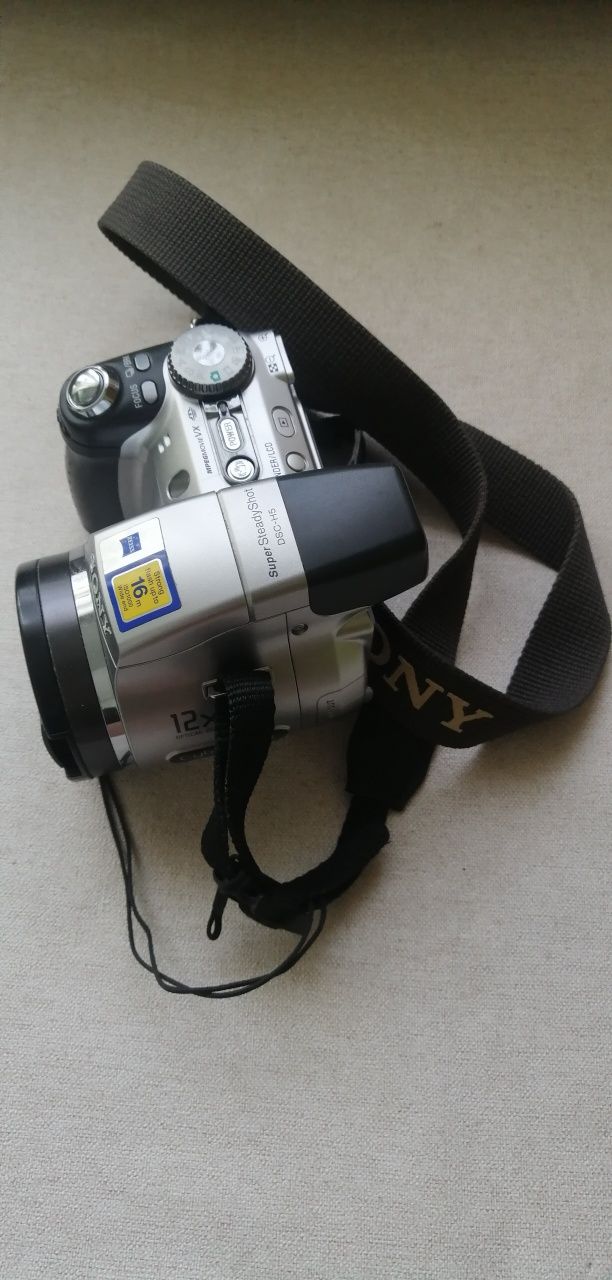 Продам Фотокамеру SONY DSC- H5.