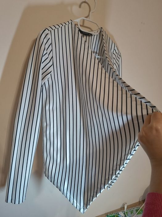 34 Reserved narzutka marynarka żakiet blazer biała