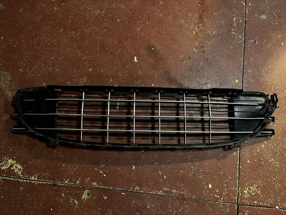 Решітка бампера Пежо 407