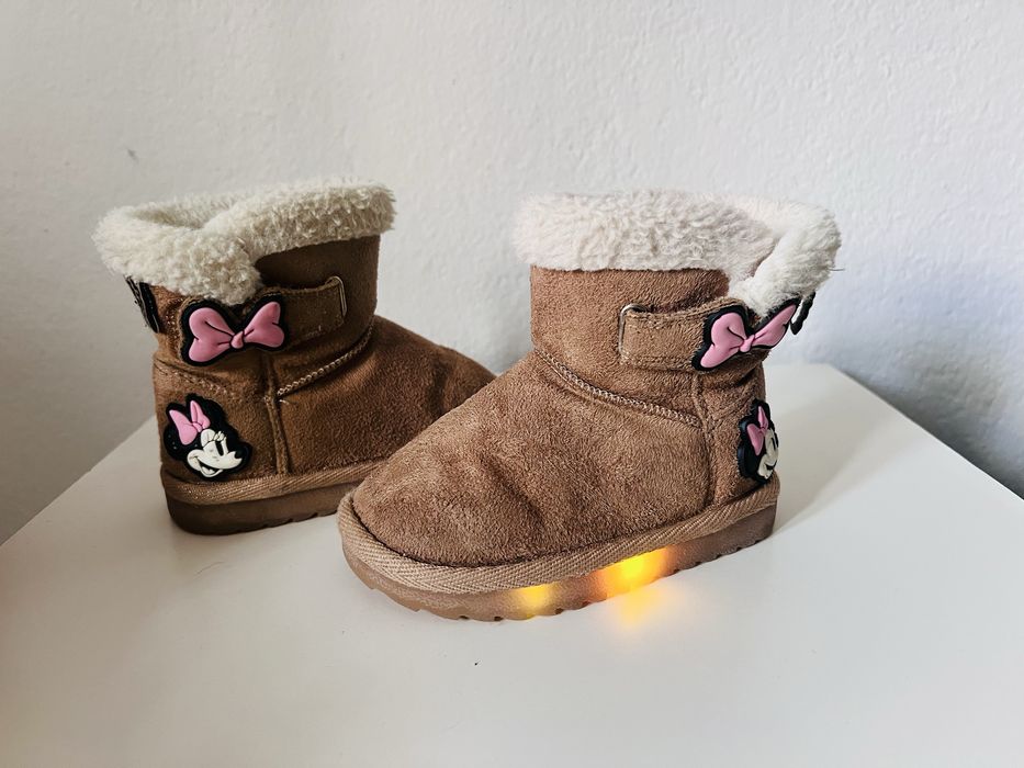 Botas Minnie com luz- Tam:23