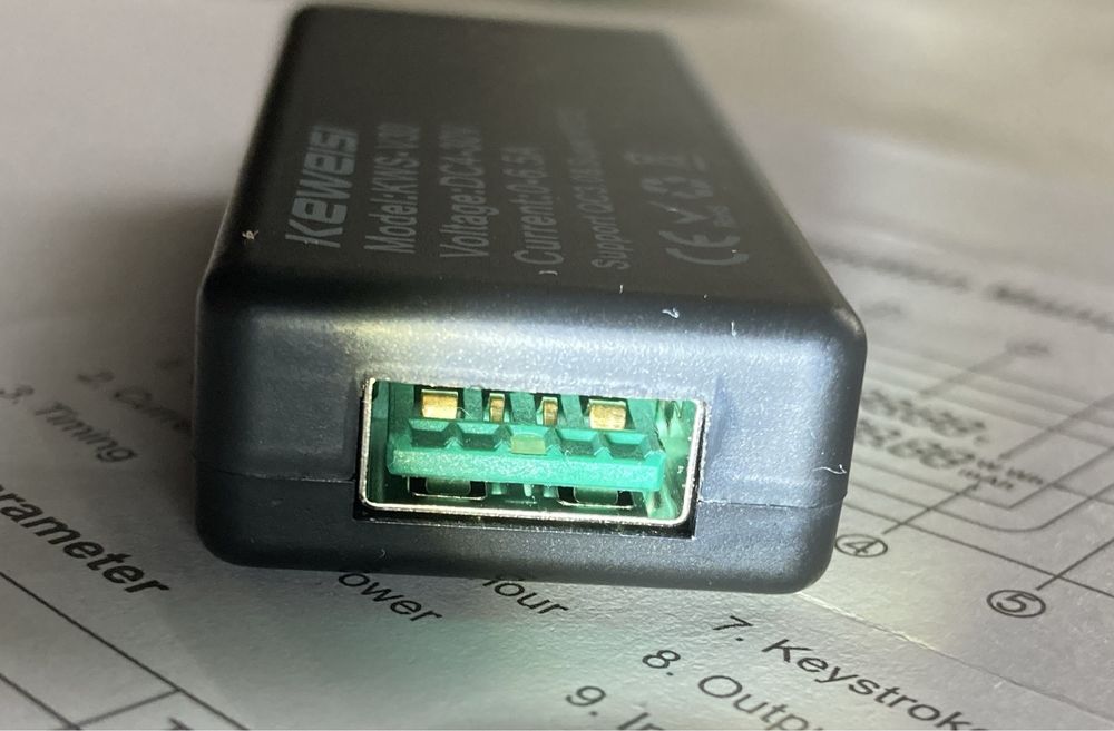 USB-тестер до 30 вольт, з кольоровим екраном