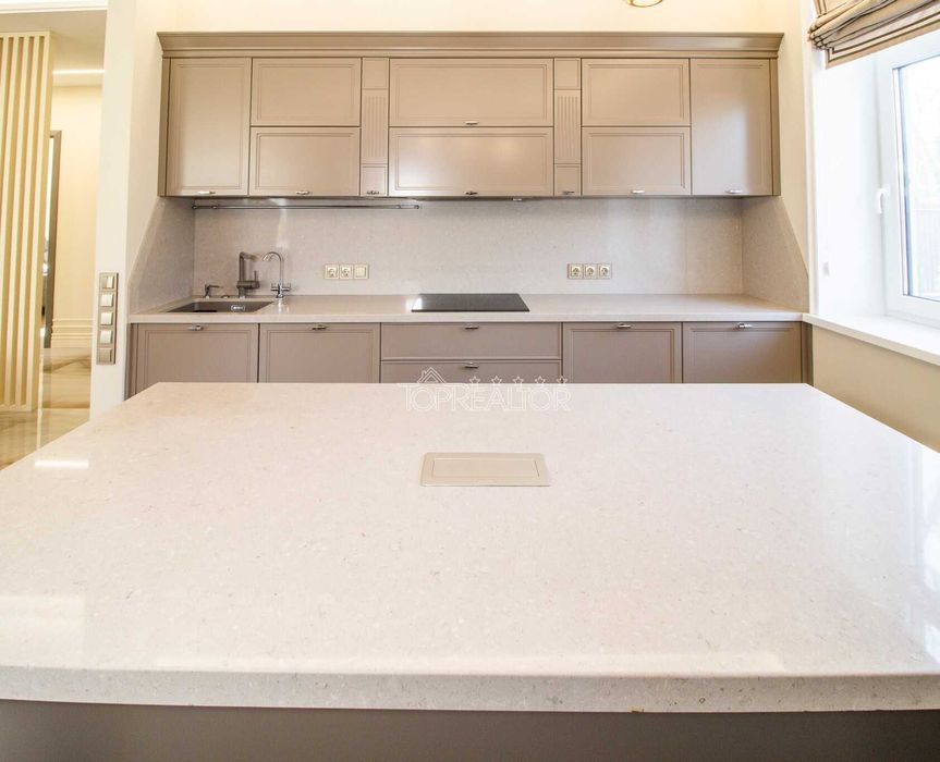 У продажі сучасний будинок с басейном в селищі Лісне! Без комісії!