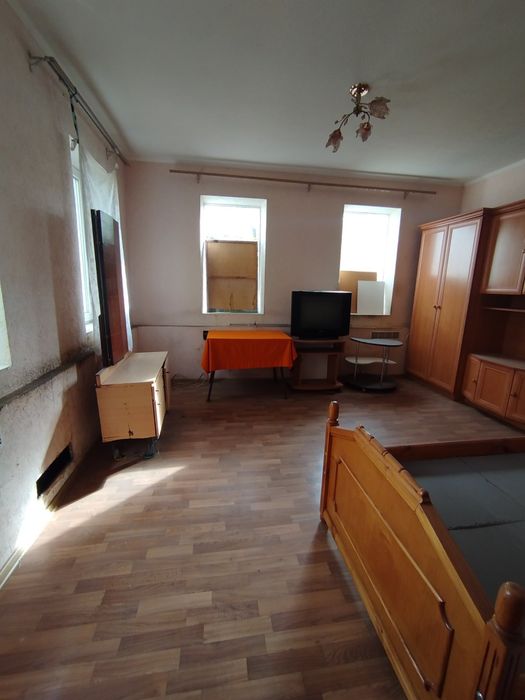 Продам частину будинку на Баварії,район бору