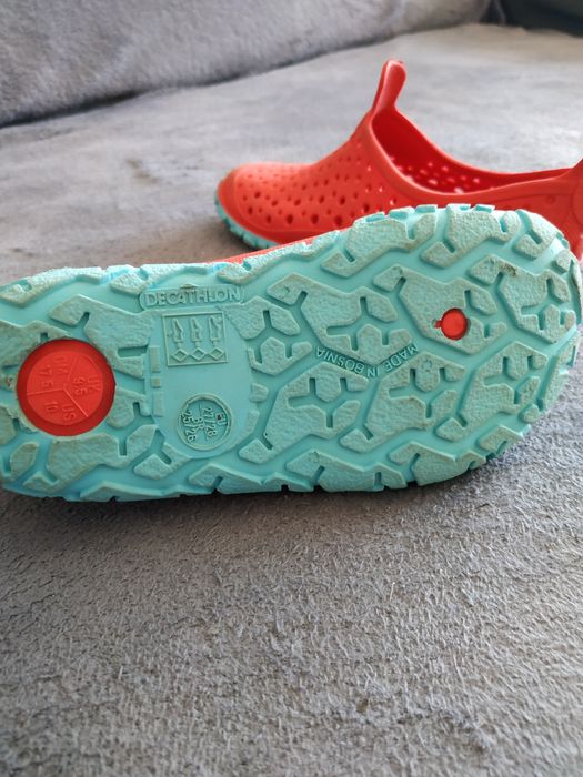 Buty do wody dla dziewczynki w rozmiarze 27