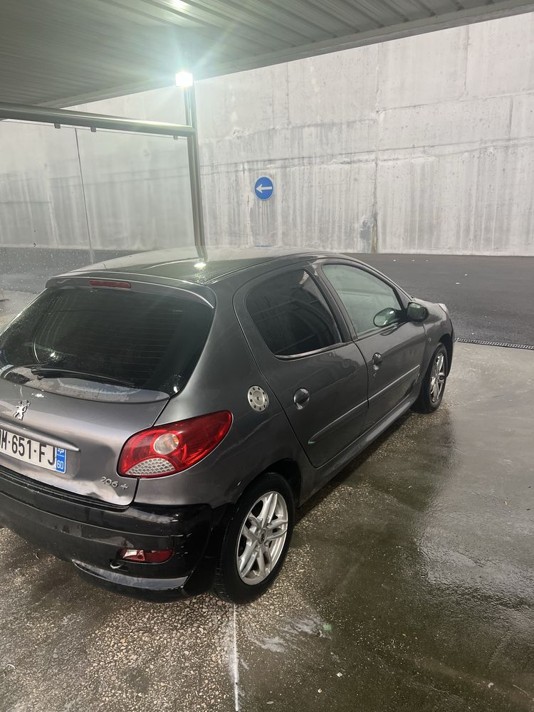 Carro peugeot 206+