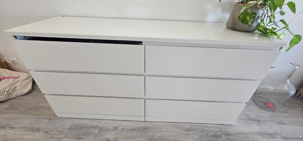 Cómoda MALM branca mais vidro superior