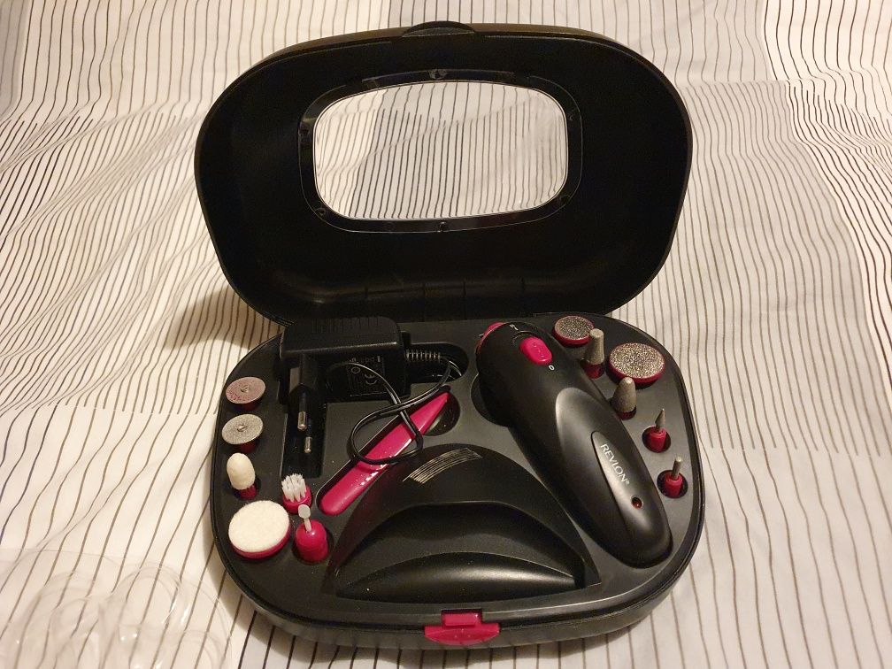 Zestaw do manicure i pedicure Revlon