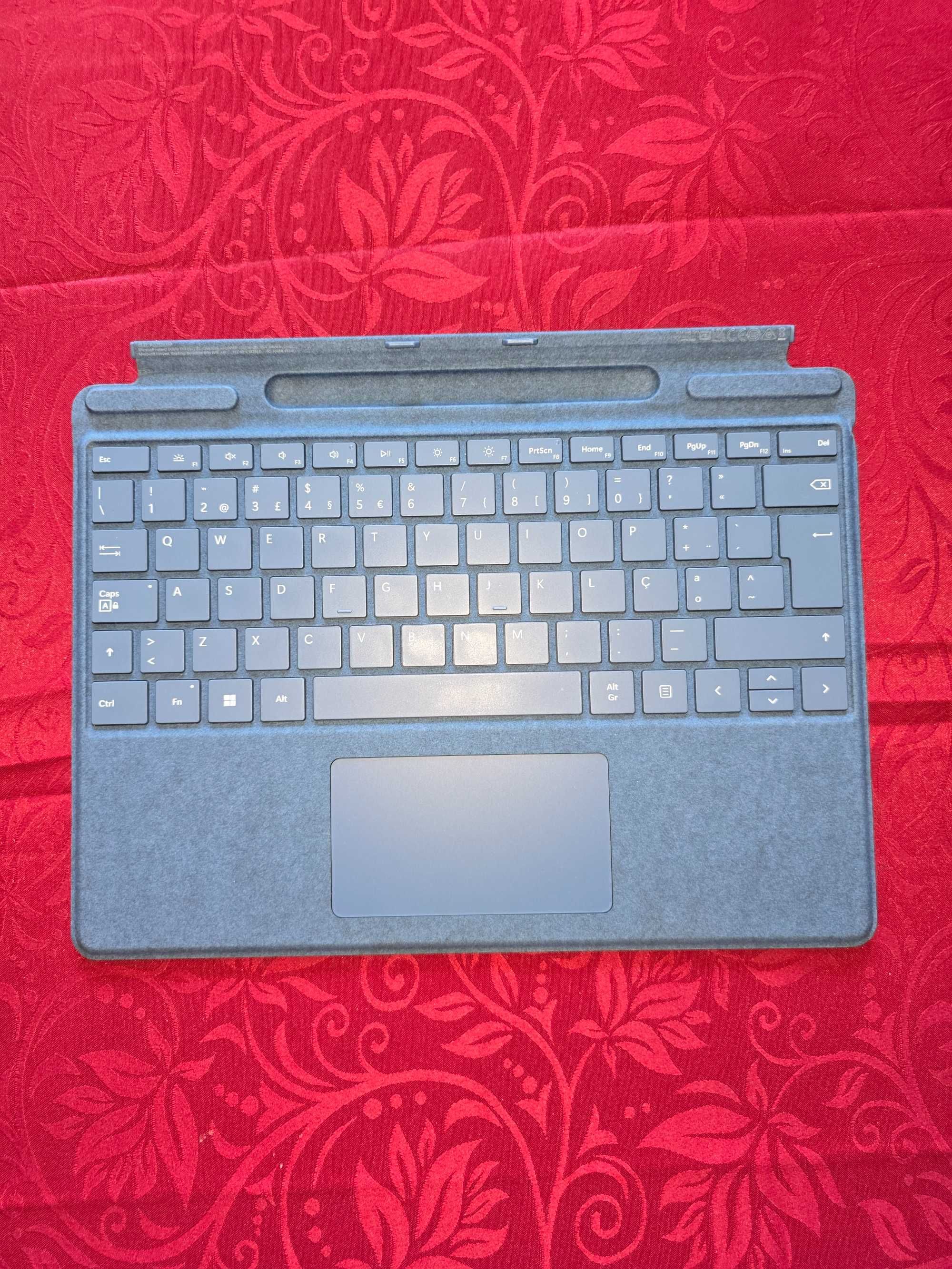 Surface Pro 11 - 256GB | 16GB RAM - COMPLETO e em perfeito estado!