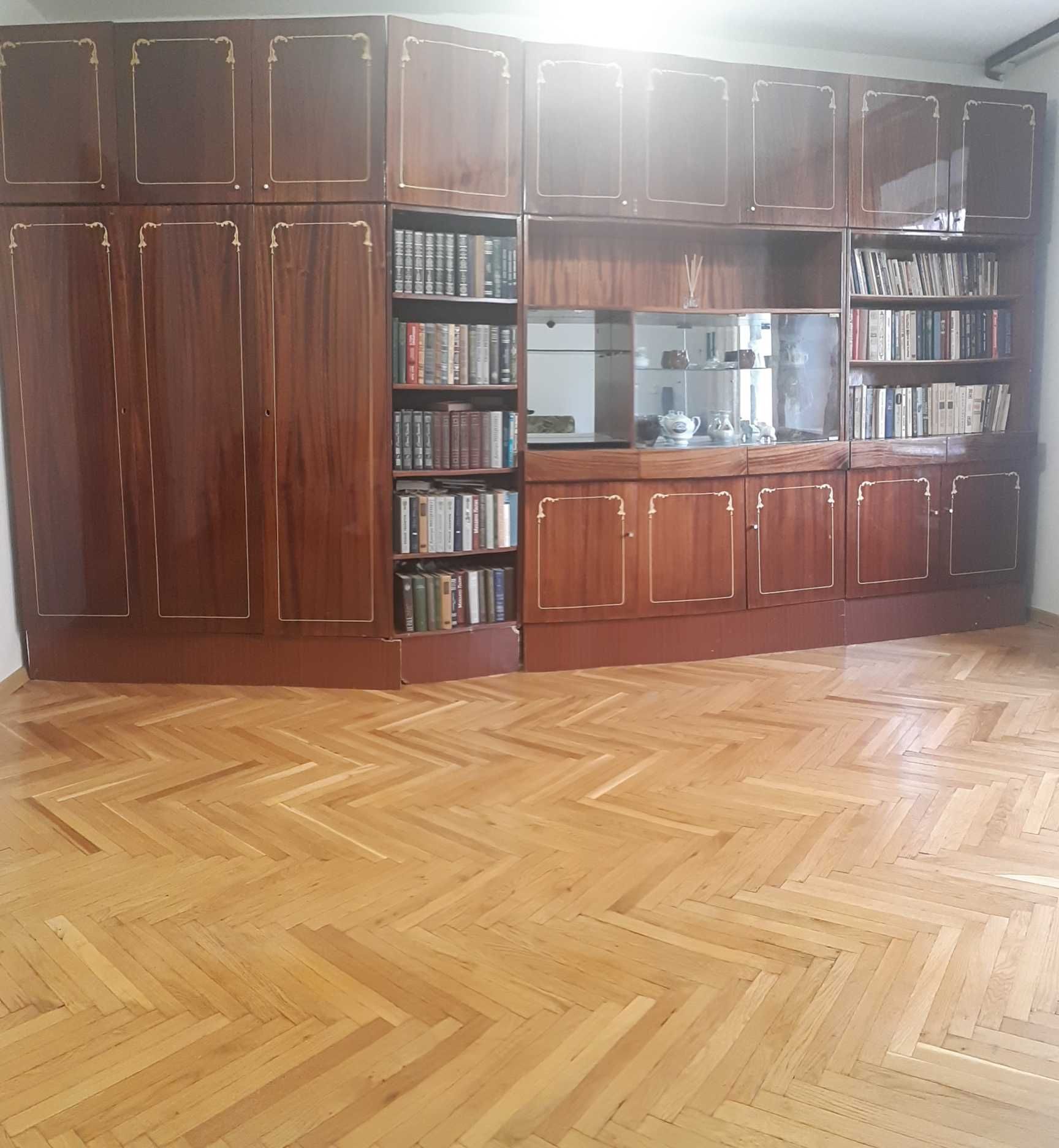 Стінка у вітальню