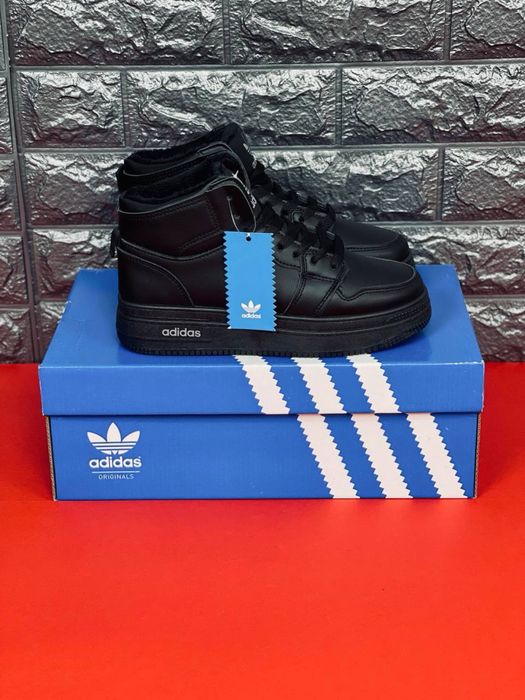 Очень стильные и теплые кросовки Adidas/ красовки адидас на зиму