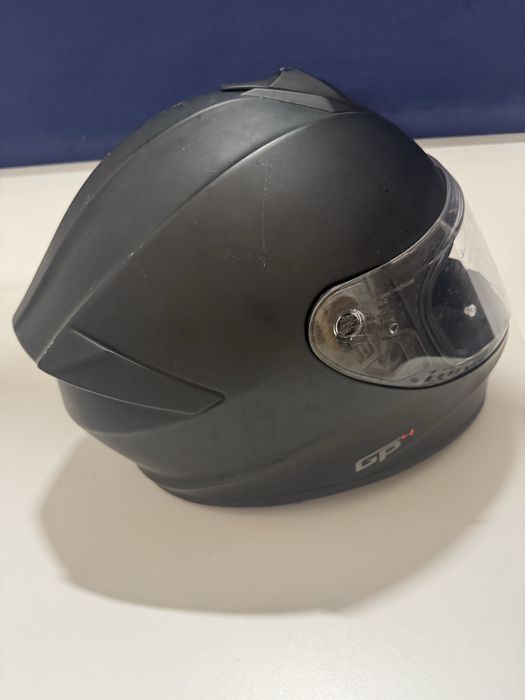 Capacete usado em boas condições