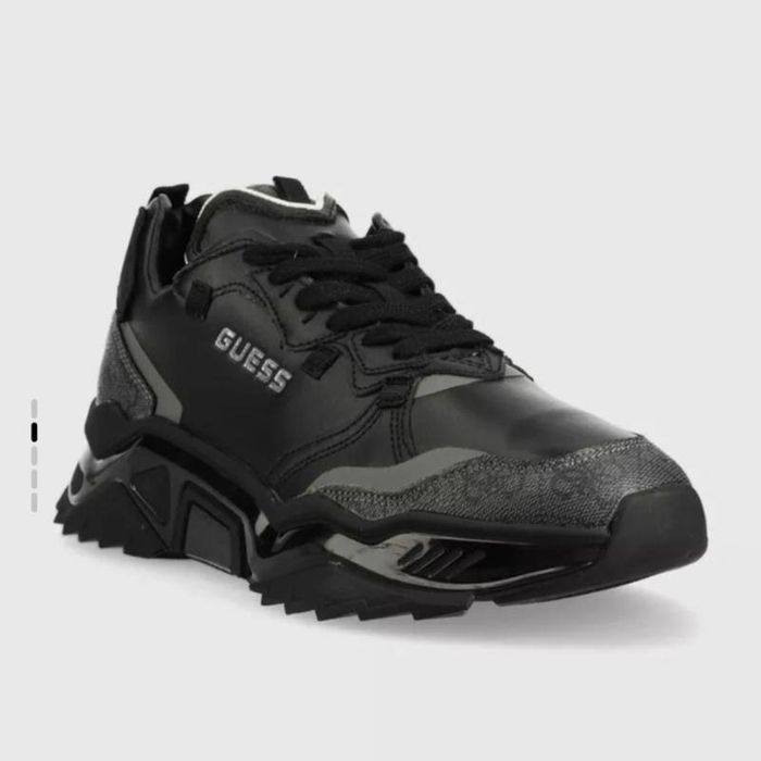 Продам кросівки Guess