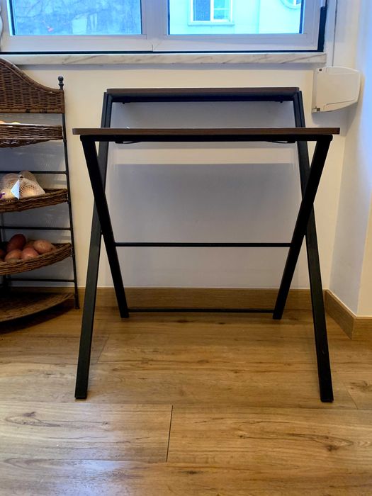 Secretária dobrável de fácil arrumação