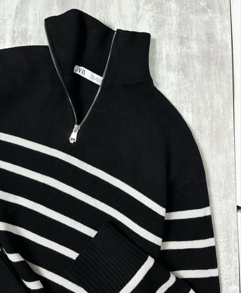 Светр на зіпці фірми Zara