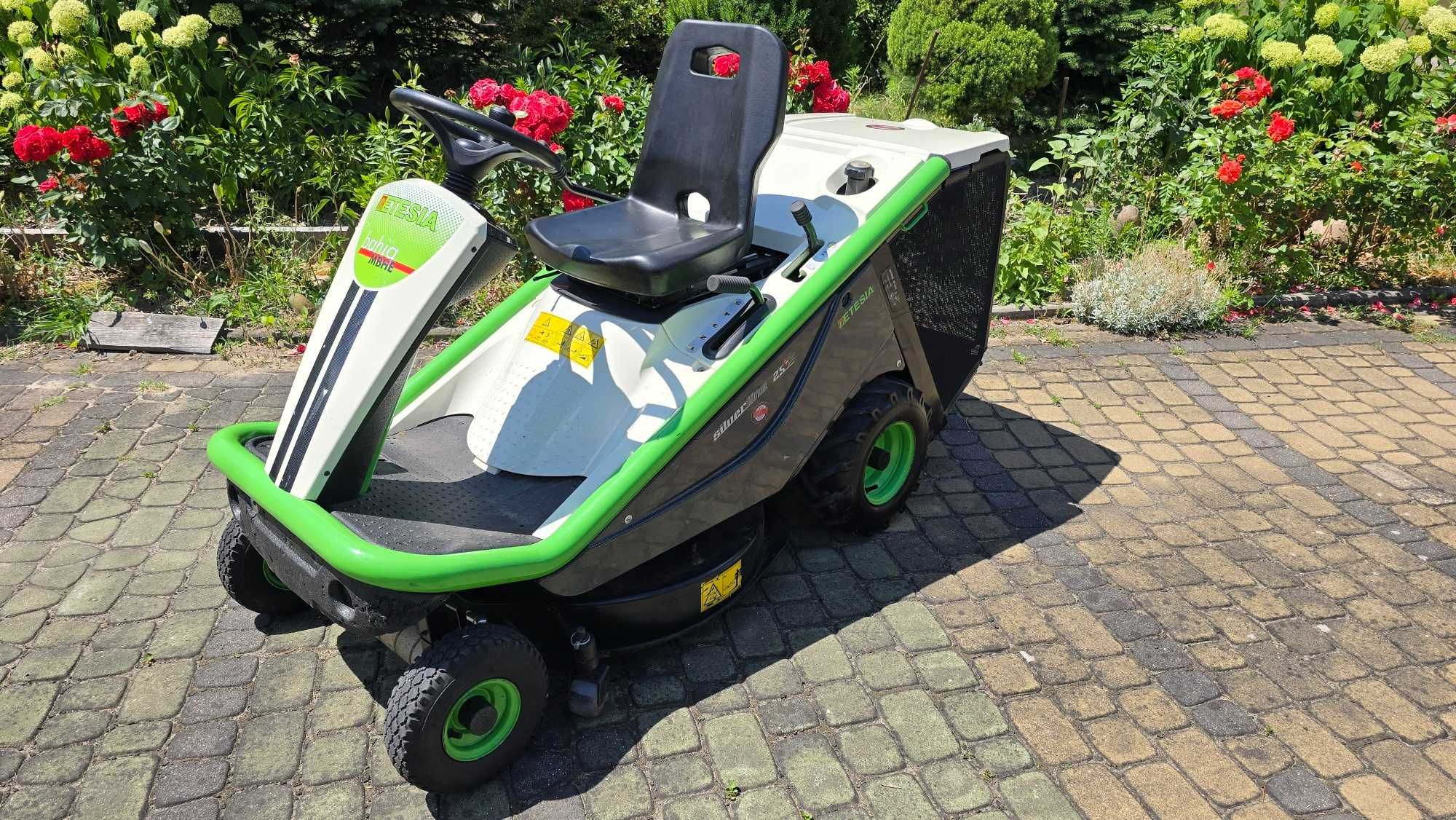 Traktor Etesia Bahia MBHE2 boki w karbonie