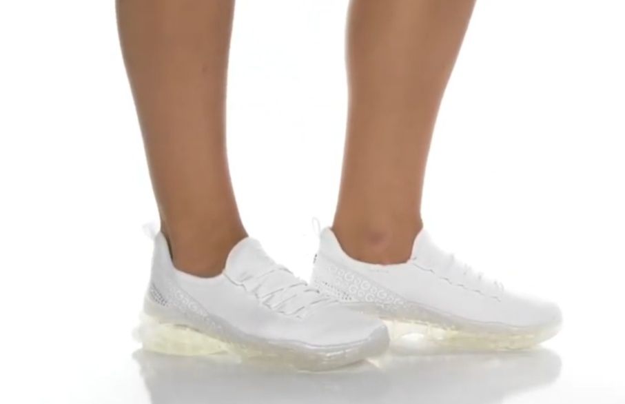 Білі літні кросівки бренд Guess розмір 37