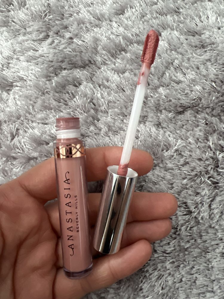 Anastasia Beverly Hills, Liquid Batom