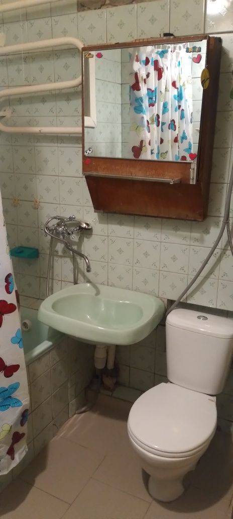Сдам долгосрочно двухкомнатную квартиру .