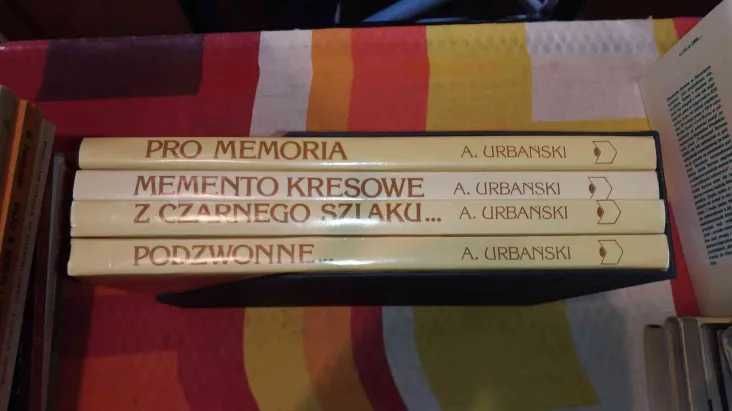Antoni Urbański Memento kresowe
Pro Memoria Z czarnego szlaku Podzwonn
