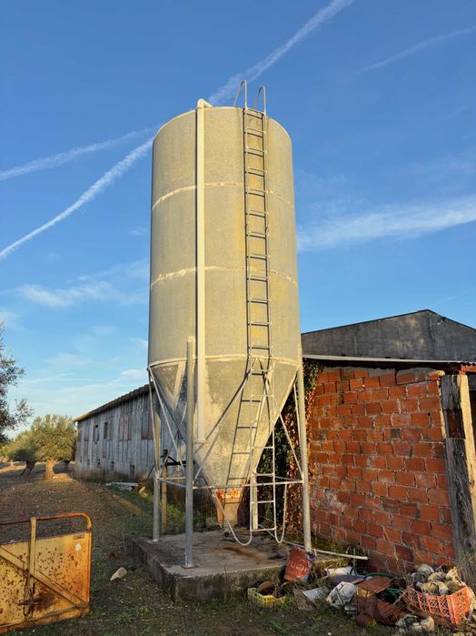 Venda de Equipamentos de Aviário – Casével, Santarém