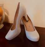 Sapatos Noiva /creme em pele e , sola de couro  Unisa , nunca usados