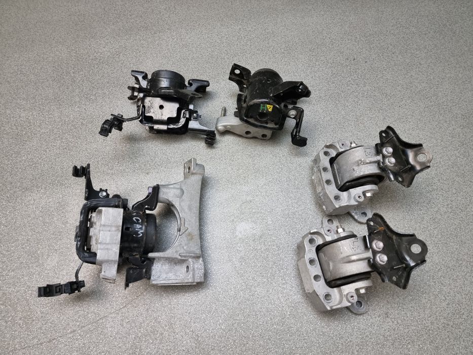 Подушка двигуна Toyota Camry 70 розборка 2018 2019 2020 2021 2022 2023