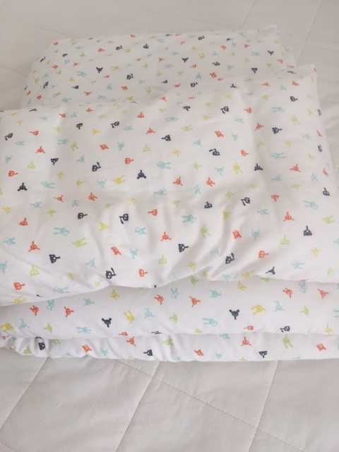Cama de grades/berço com enxoval como novo