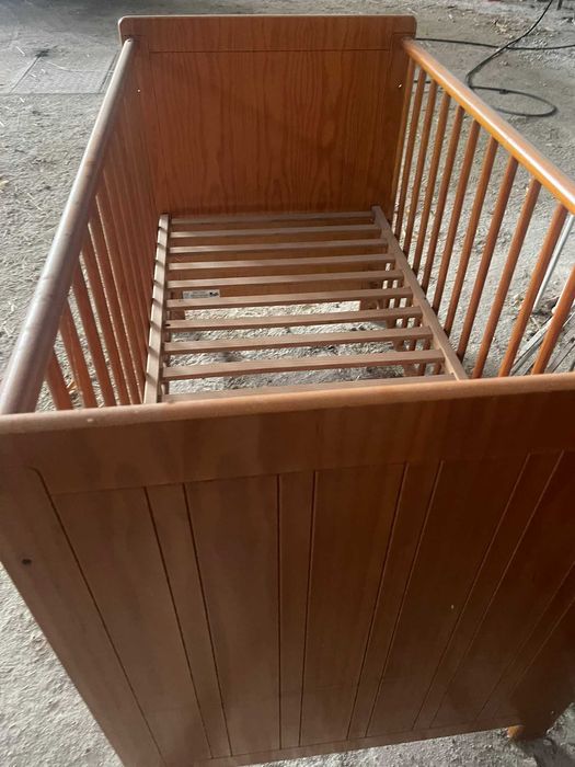 Cama de bebé como nova