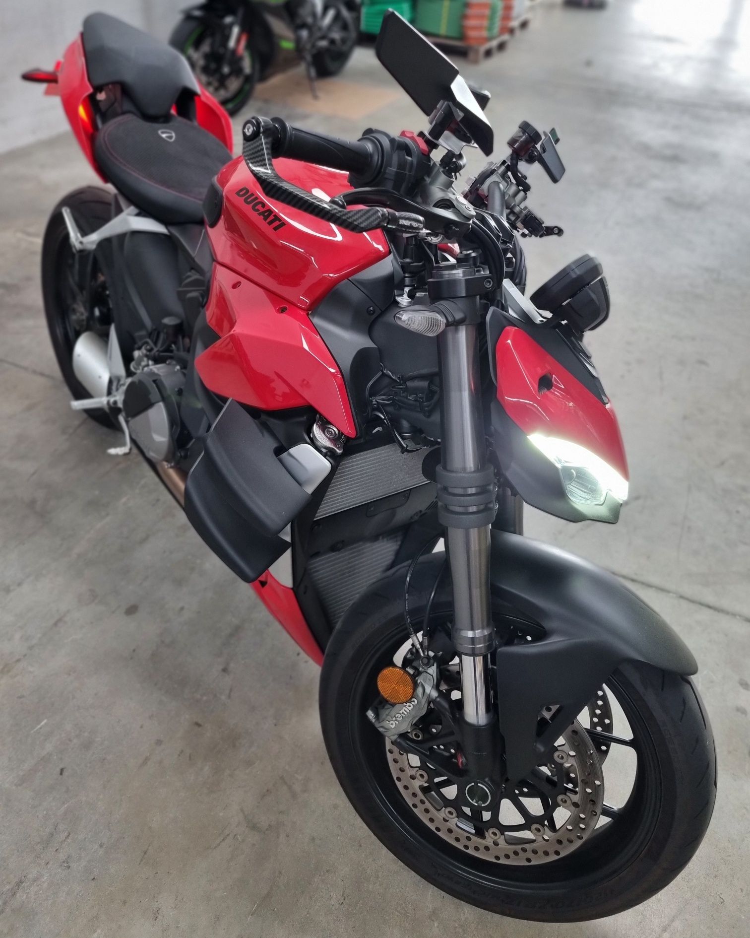 Ducati streetfighter v2