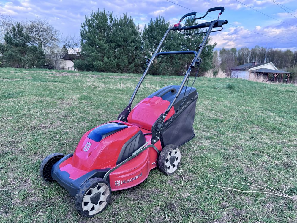 Kosiarka Husqvarna LC 141 IV akumulatorowa napęd  7.5ah Bli30