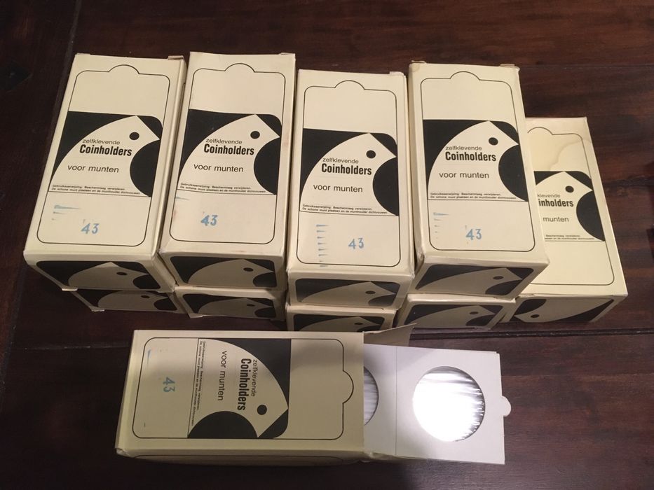 Zestaw 10 pudełek po 50 duzych (64mm) holderów na monety 43mm